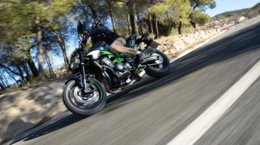 KAWASAKI_Z900_2025_4476_001